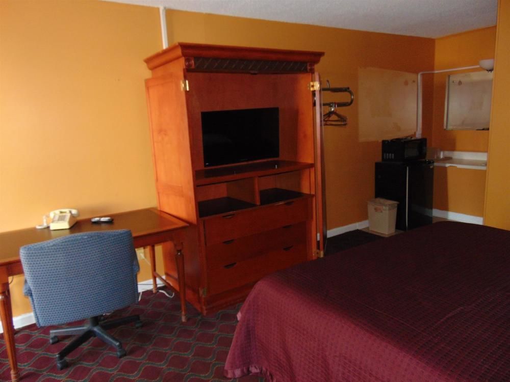 Budget - 2* Roxboro